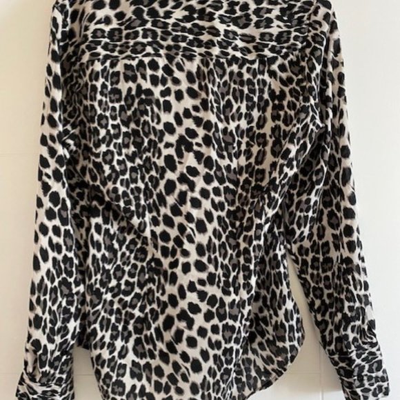 Leopard Print Fitted Blouse - Picture 3 of 3